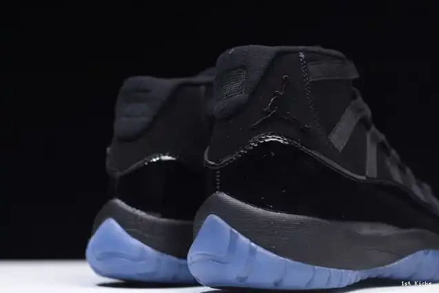1st Kicks 378037-005 black 11 Jordan and Air Gown Cap 0517